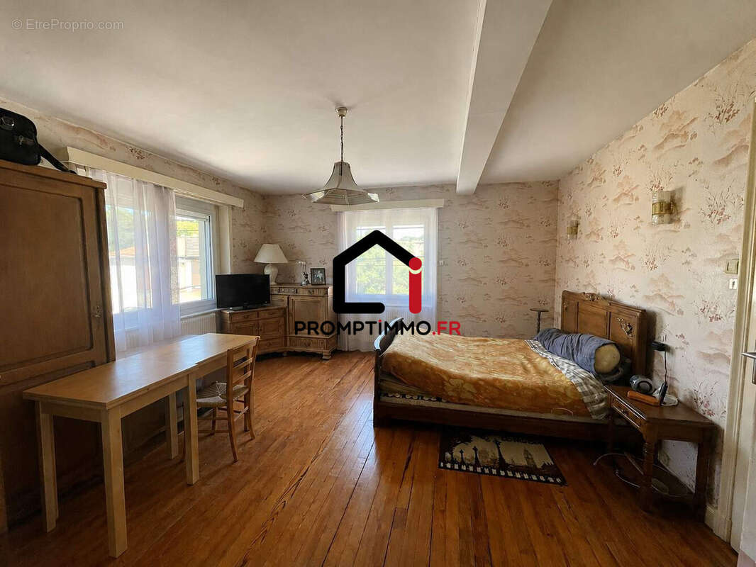 Maison à PANISSIERES