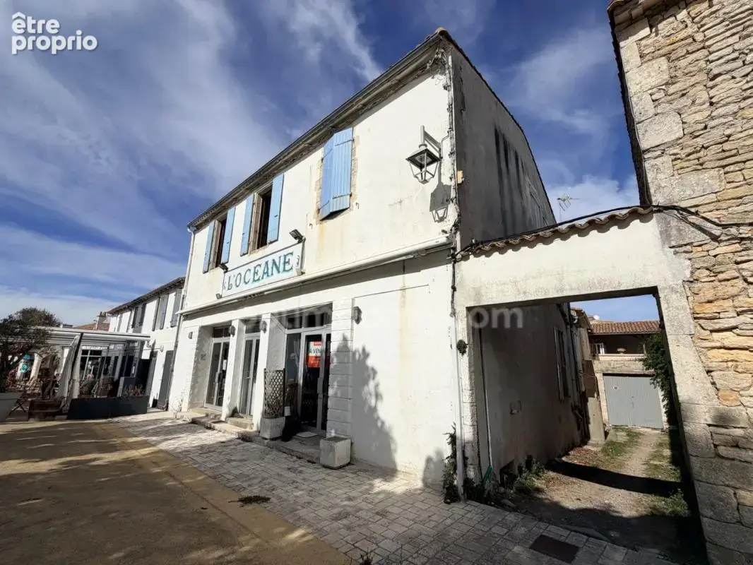 Immeuble murs avec commerces et licence à ARS EN RÉ 17590 - photo 3