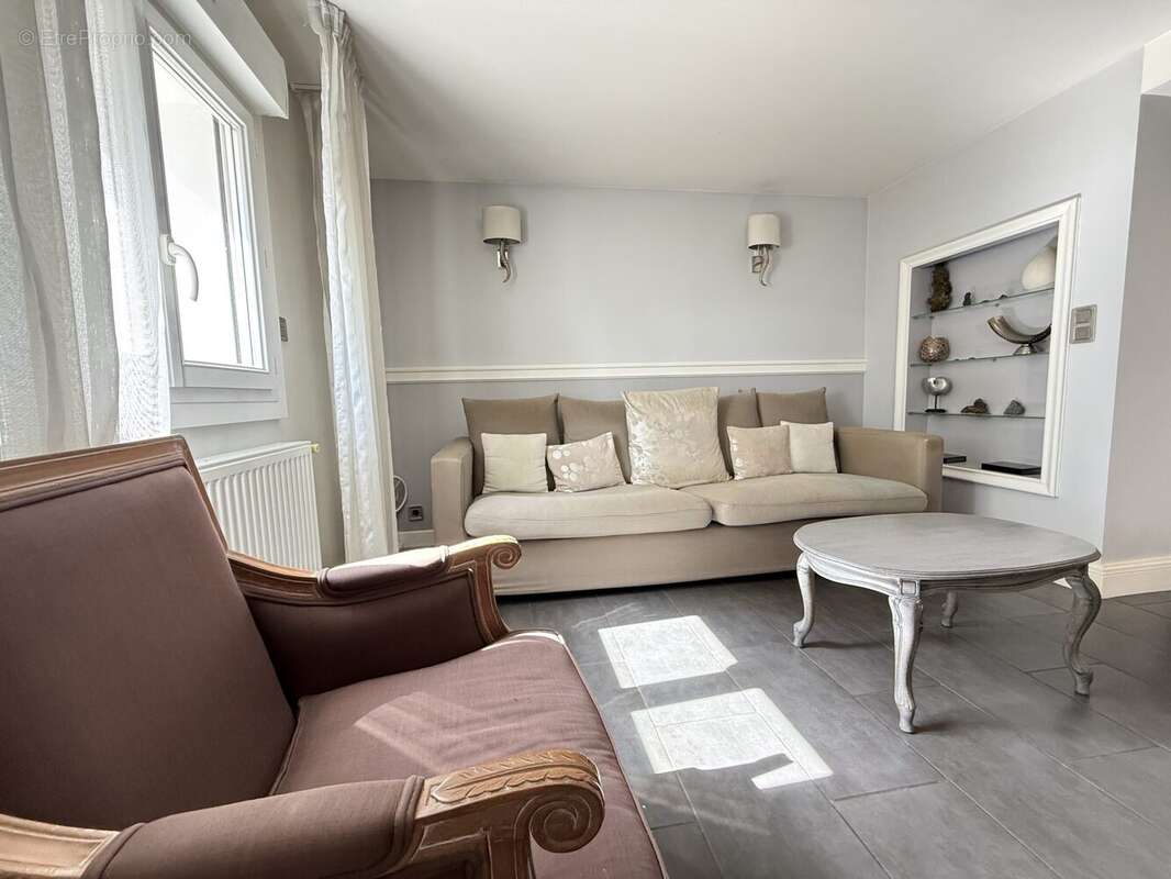 Salon - Maison à JOUE-LES-TOURS