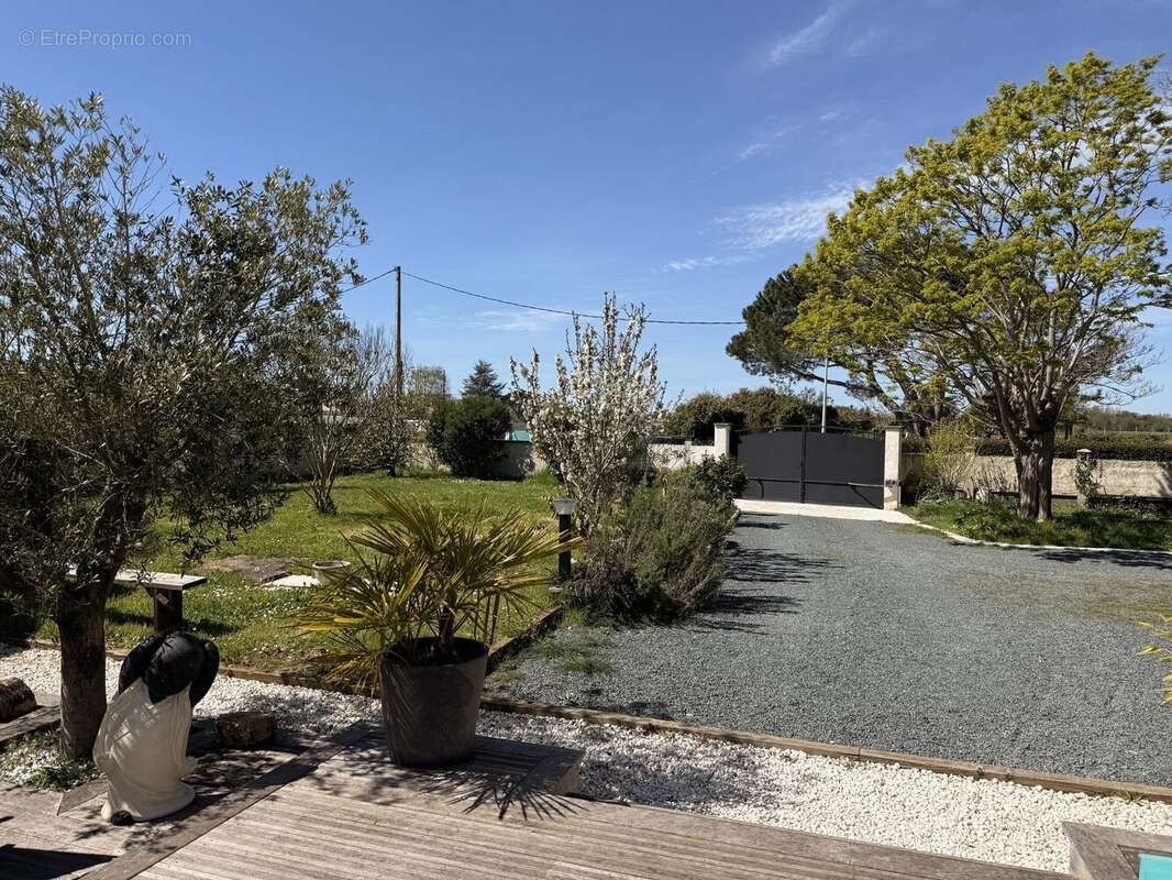 Maison à THAIMS