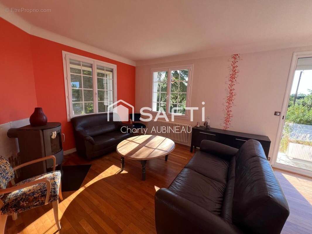 Photo 3 - Maison à VOUILLE