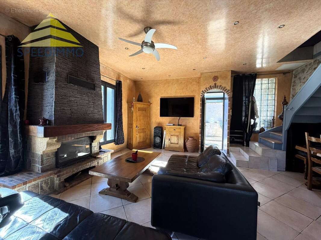 Maison à MANDRES-LES-ROSES