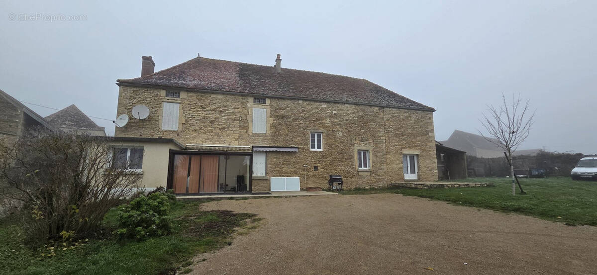 Maison à MOUTIERS-SAINT-JEAN