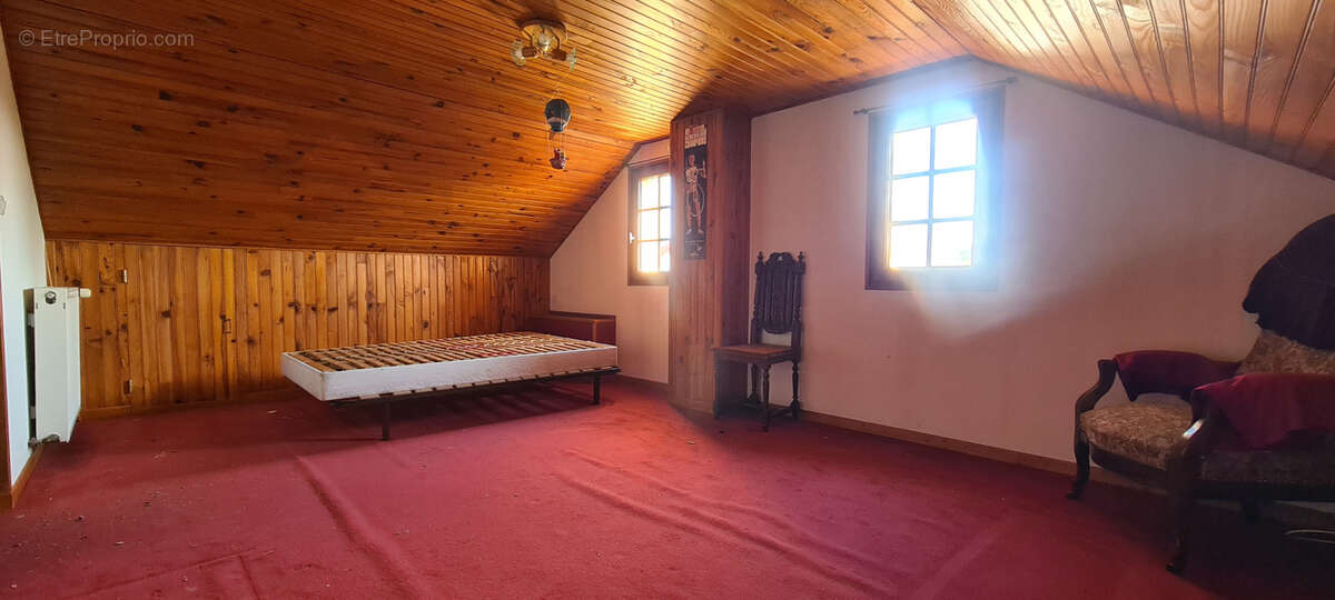 Maison à MOGNEVILLE