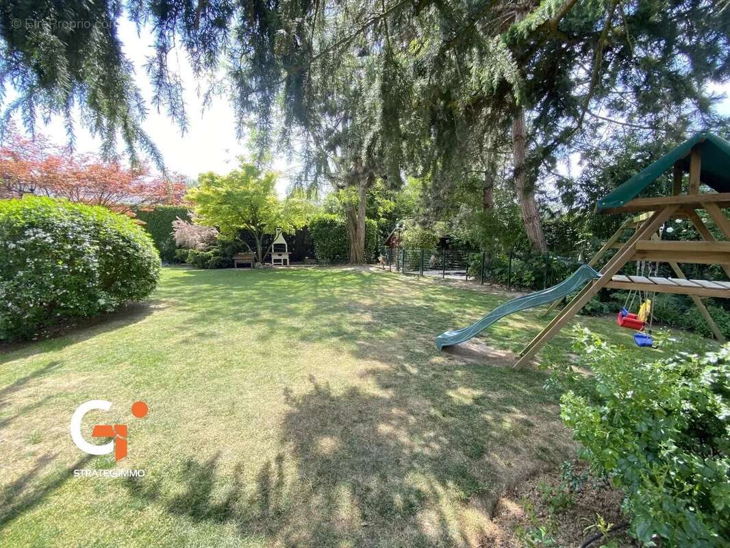 Maison à SAINT-ETIENNE-DU-ROUVRAY