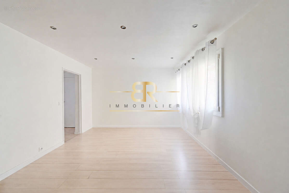 Appartement à PARIS-20E