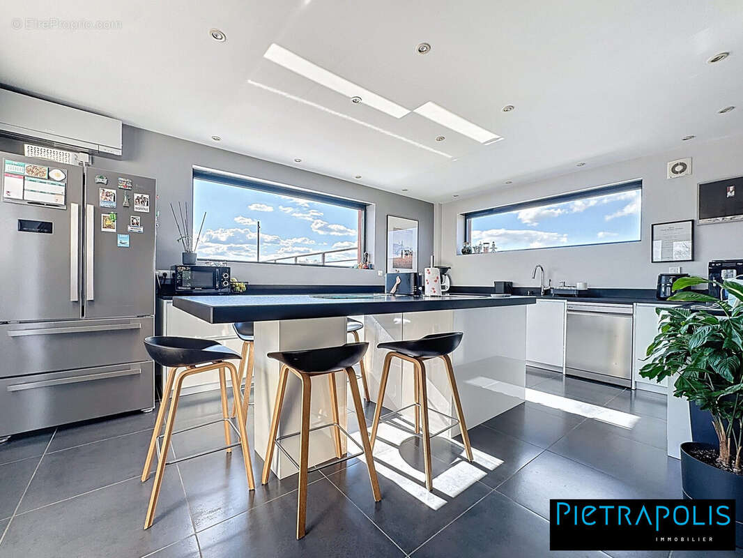 Maison à SAINT-GENIS-LAVAL