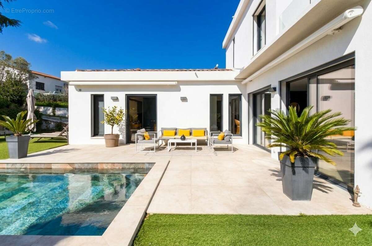 Maison à LA COLLE-SUR-LOUP