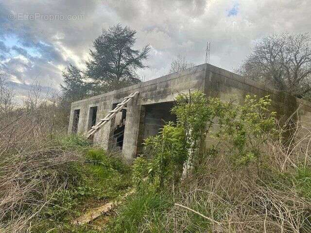 Terrain à COMPIEGNE