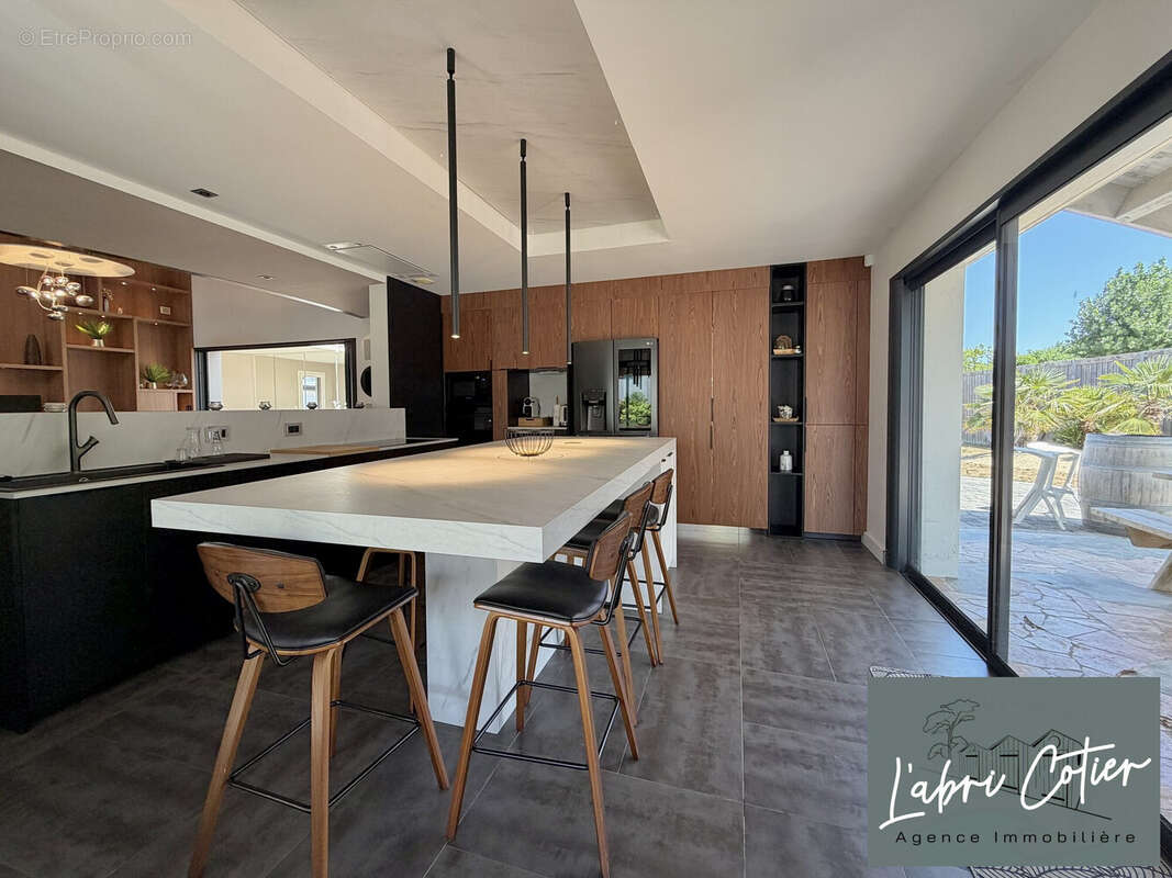 Maison 249 m² à Saint-Hilaire-De-Riez  - photo 9