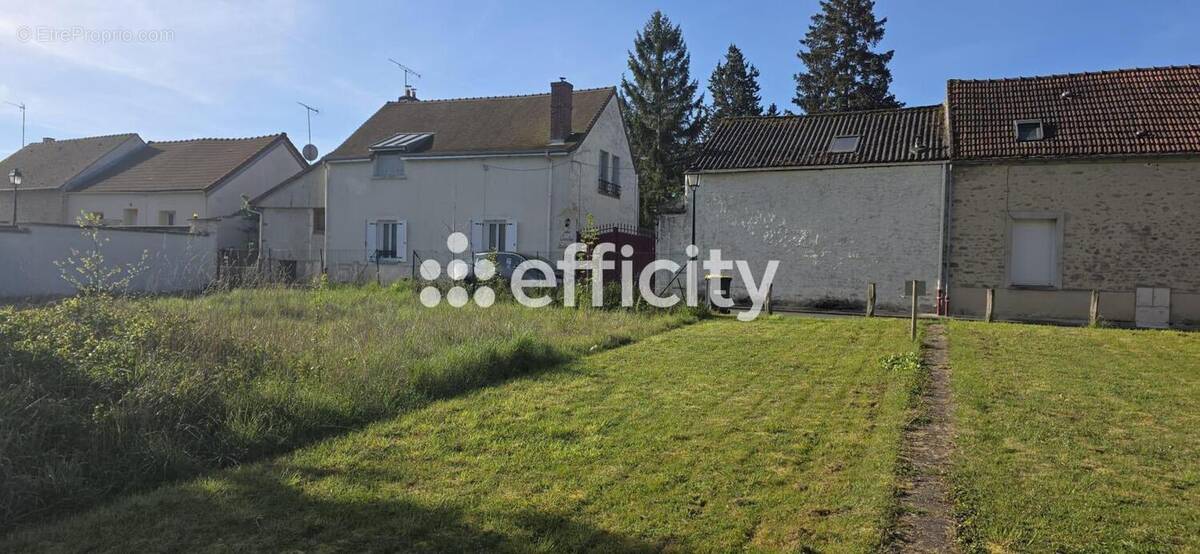 Terrain à BOURAY-SUR-JUINE