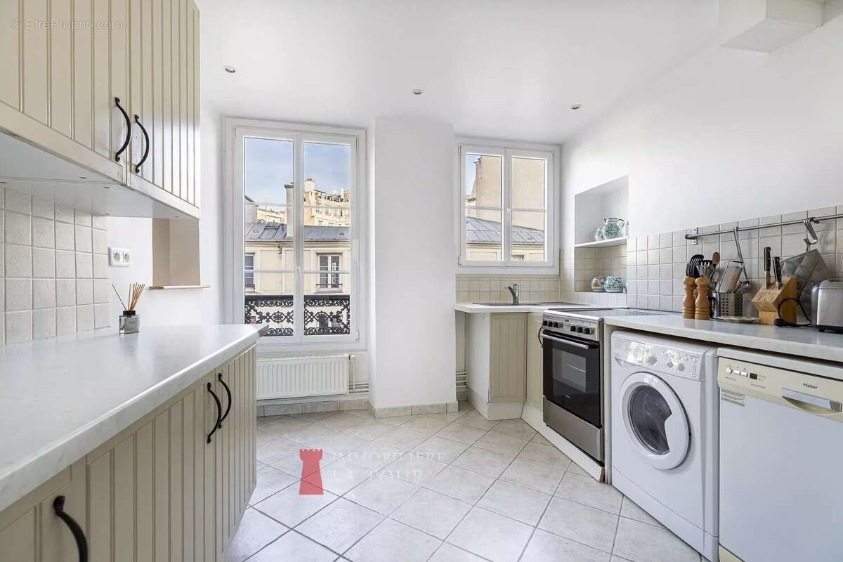 Appartement à PARIS-16E