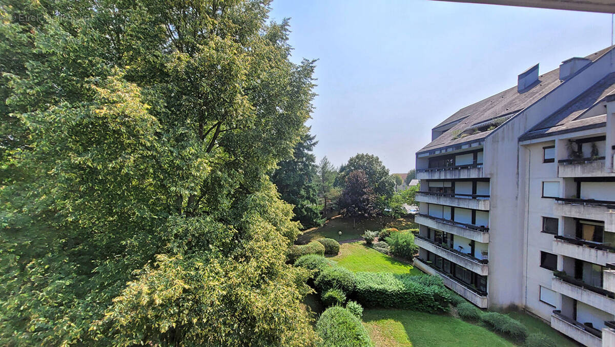 Appartement à LE COUDRAY-MONTCEAUX