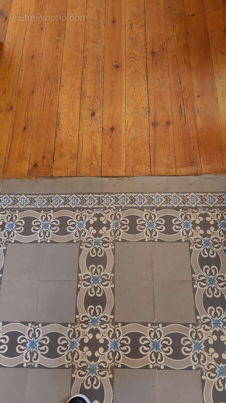 Maison à CAHUZAC-SUR-VERE