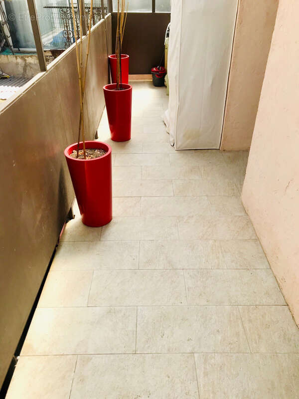 Cannes centre t3 duplex comme un villa de 75m2 toit terrasse 25m2 - photo 3