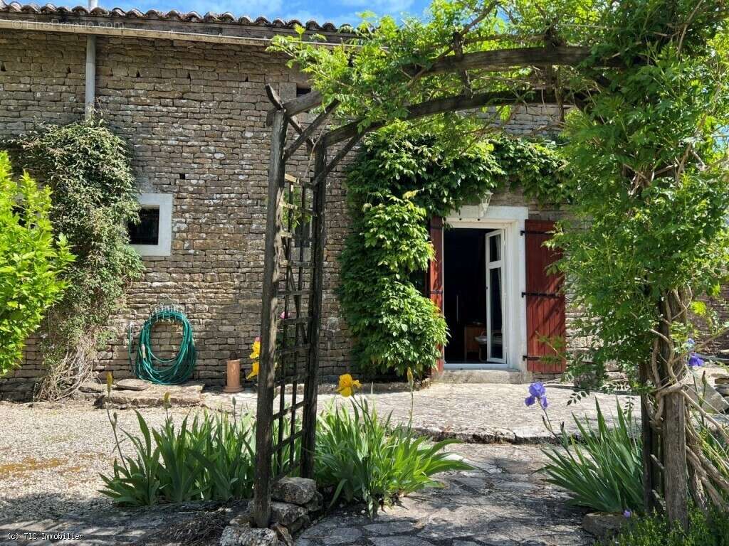 Maison à VILLEFAGNAN