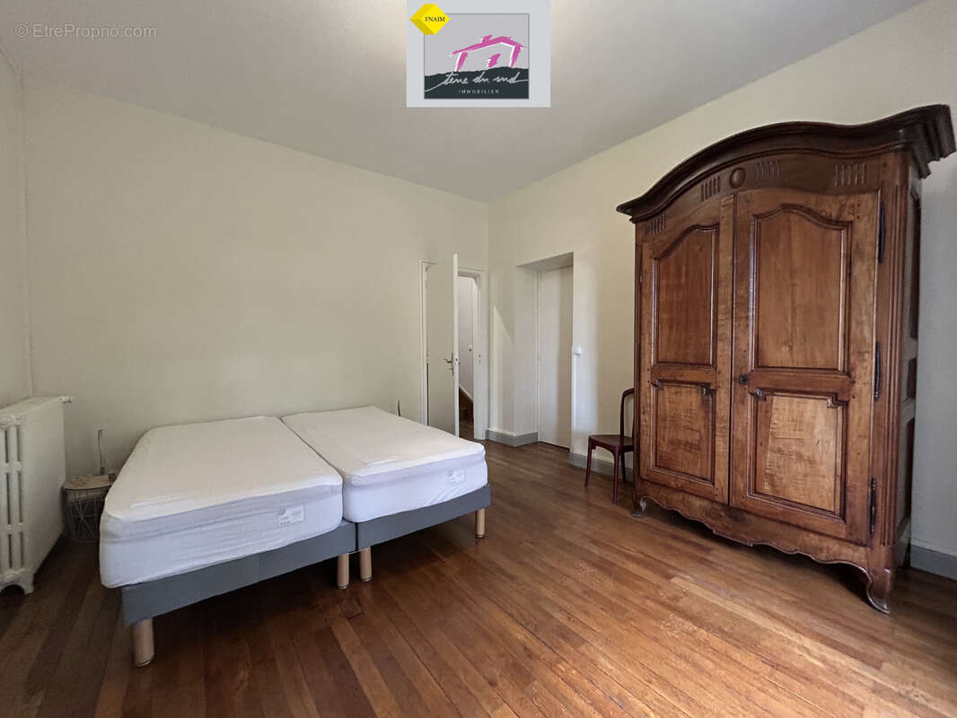 Maison bourgeoise au cœur d'un magnifique terrain avec piscine. - photo 12