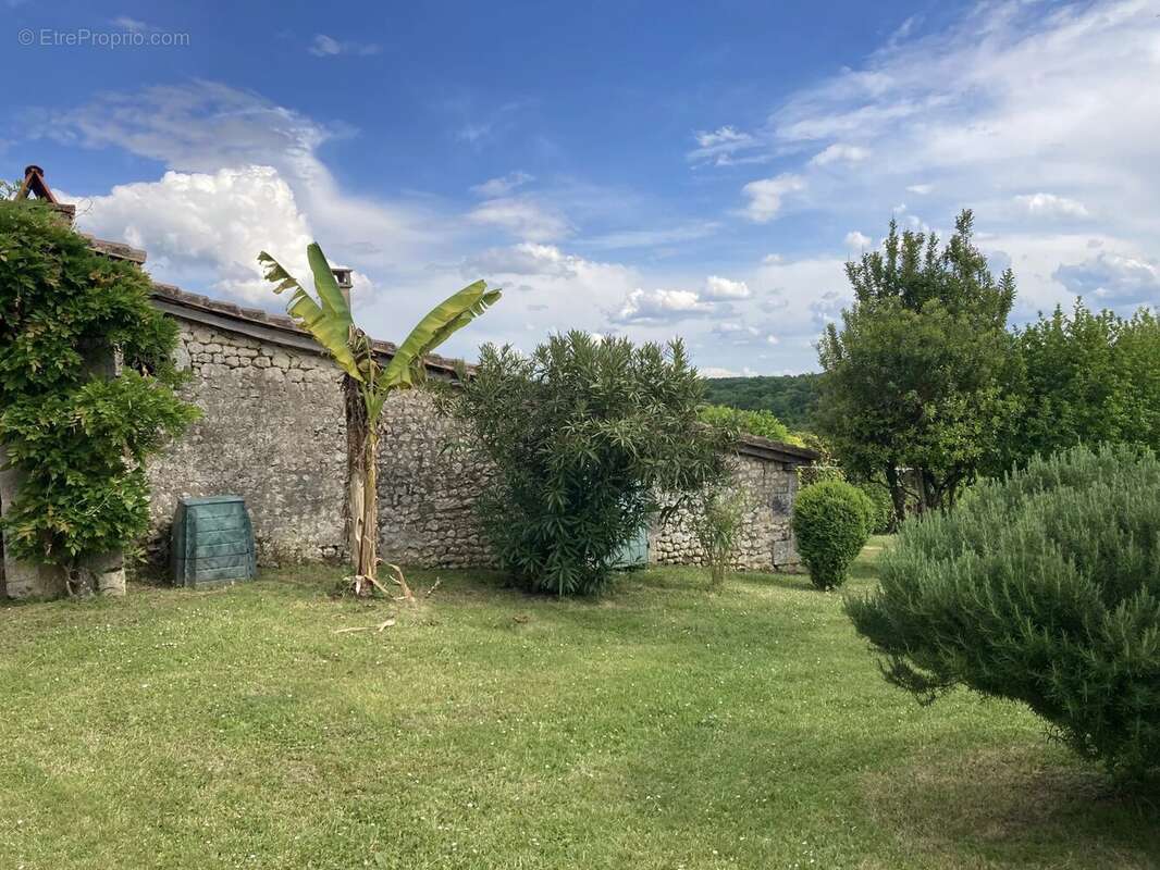 Maison avec 4 chambres, dépéndances et piscine - photo 22