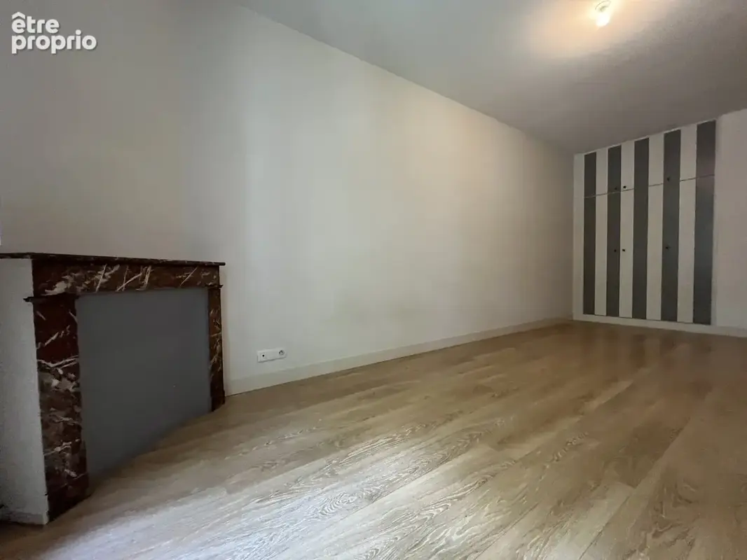 Appartement T3 de 81 m2 - Immeuble en pierre - Quartier Saint-Michel - photo 8