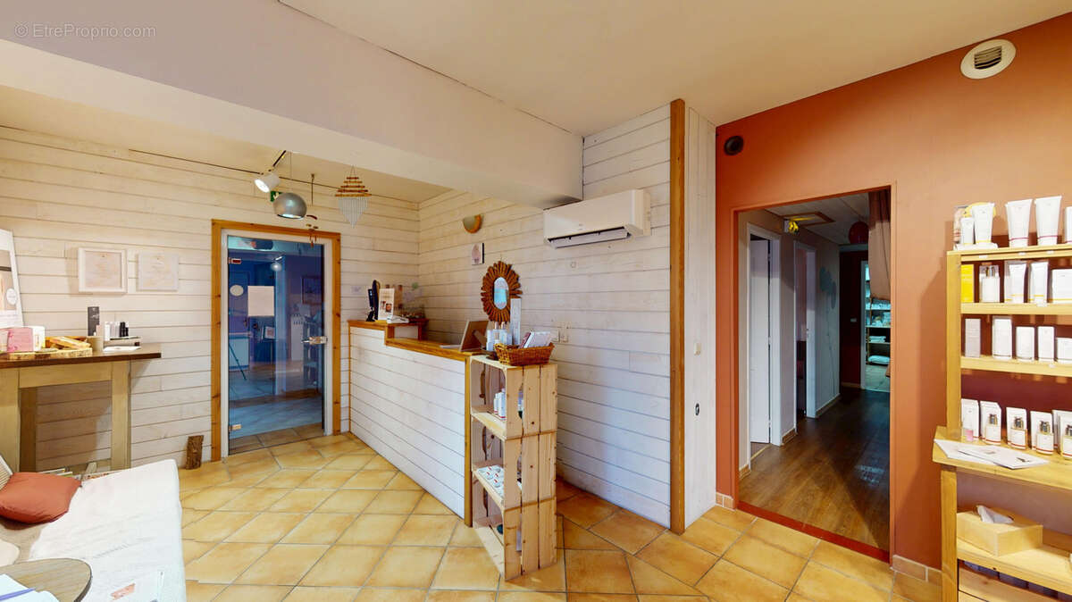 Commerce à CARBONNE