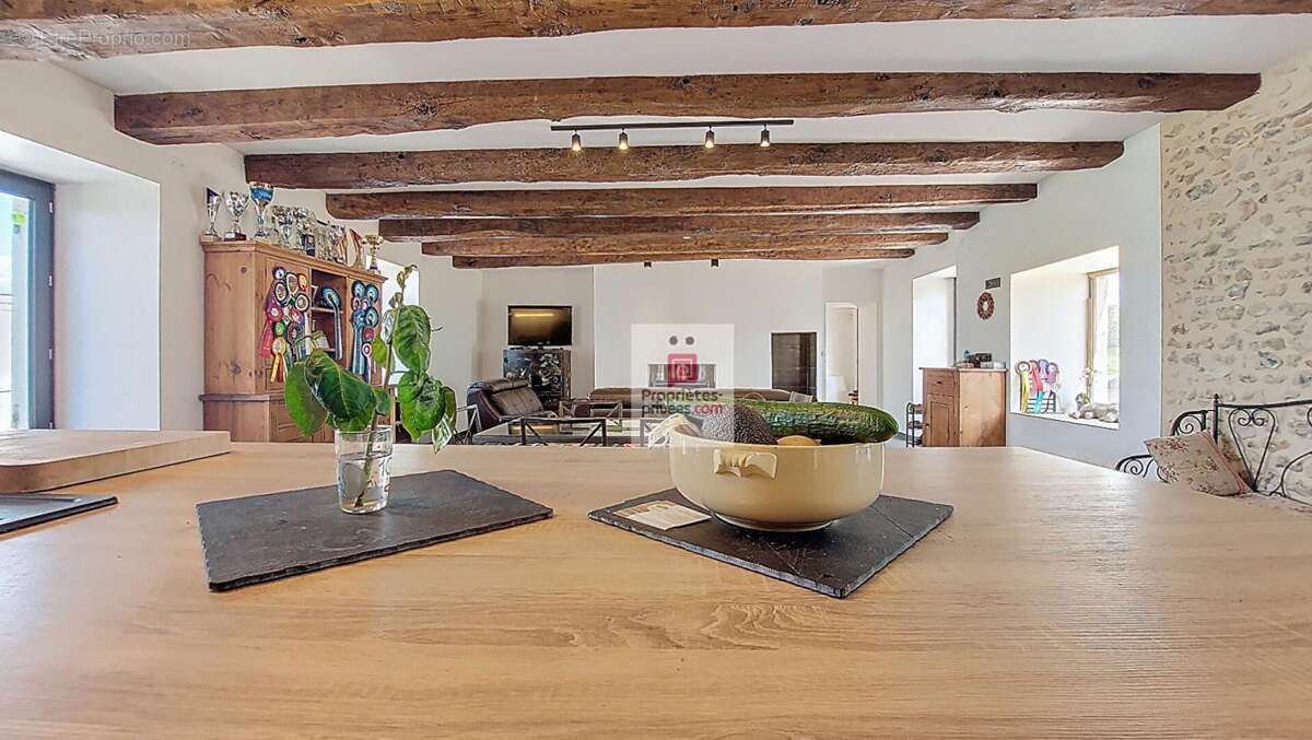 Rouffignac: au calme, sans voisins, corps de ferme avec maison rénovée en 2021. Jardin 5 hectares autour - photo 10