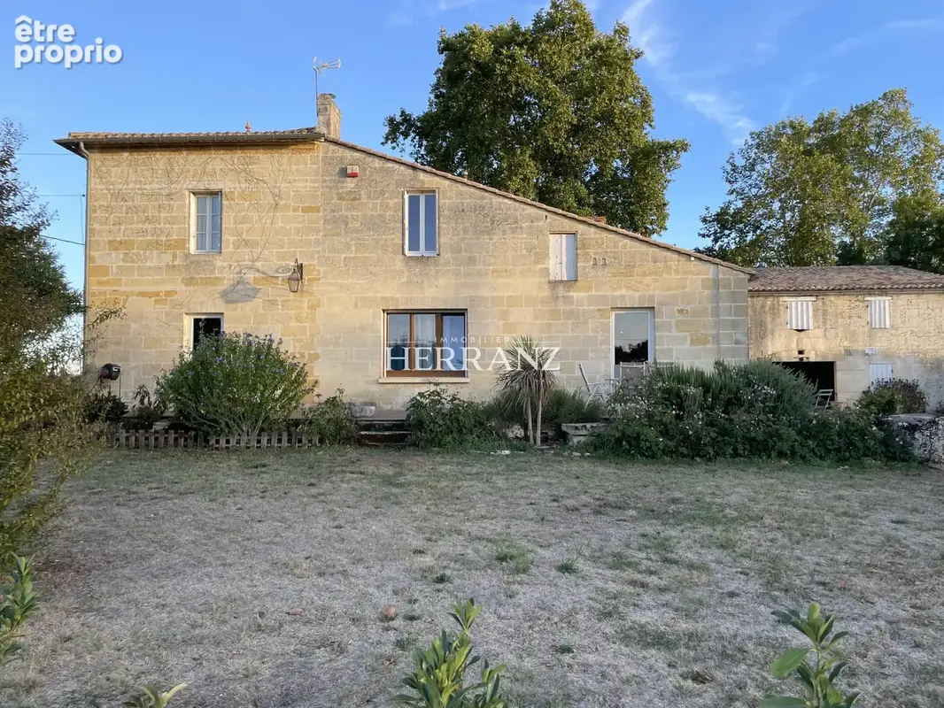 Maison en pierre de caractère avec dépendances et jardin arboré - Civrac sur Dordogne - photo 2