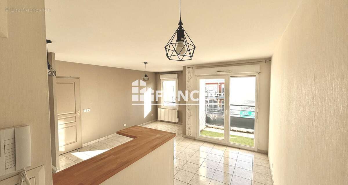 Appartement à MEYZIEU