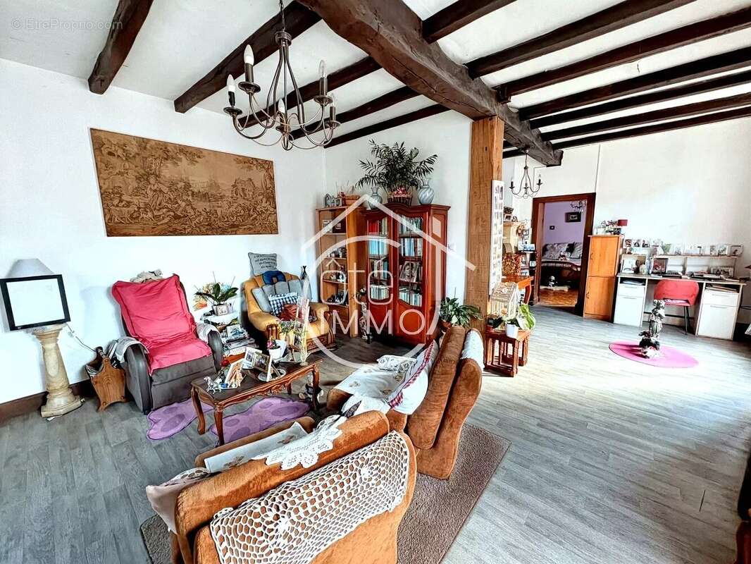 SAINT-PIERRE-D'EYRAUD : Maison de village 4 pièces de 118m² avec jardin - photo 2