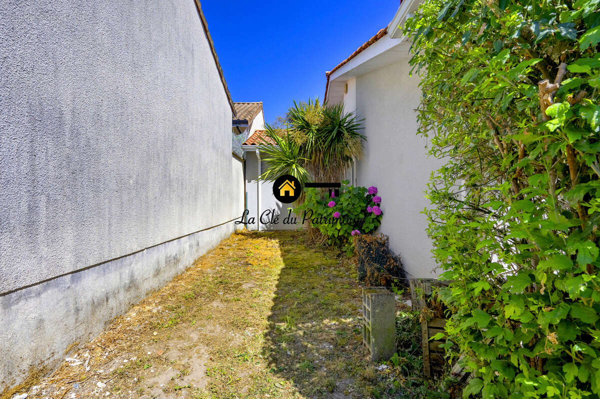 Maison de plain pied 4 pieces - 118 m2 -  piscine -garage- terrain de 857 m2 - st andre de cubzac - photo 19
