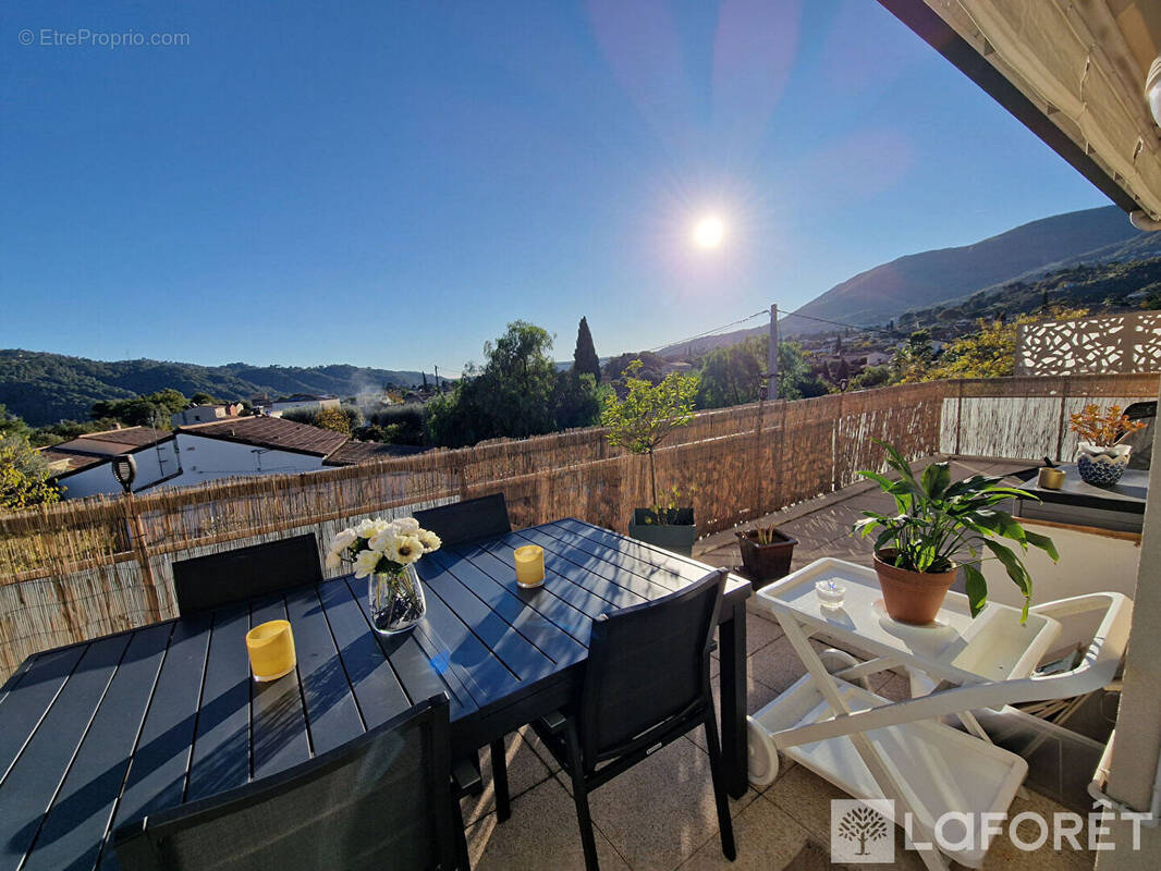 Appartement à CARROS