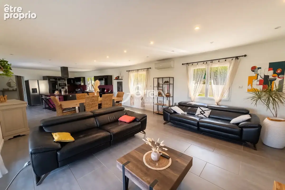 Maison 170 m² à Callas  - photo 4