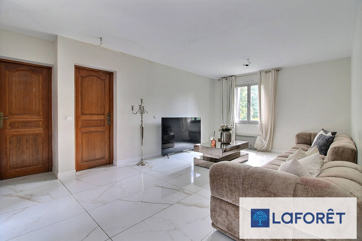 Maison à RIS-ORANGIS