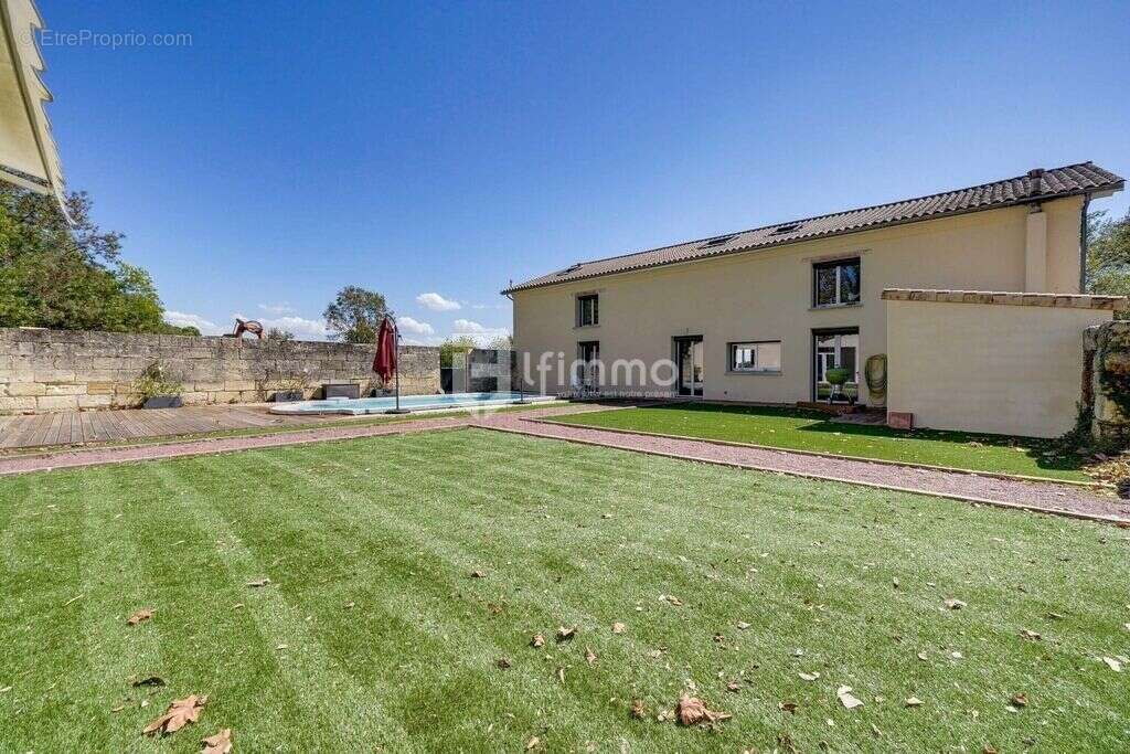 Maison en pierre de 340m² + dépendance 605 00€ FAI - photo 14