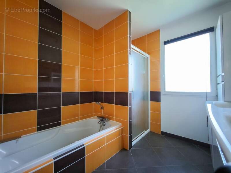 Maison à SAINT-MACAIRE-EN-MAUGES