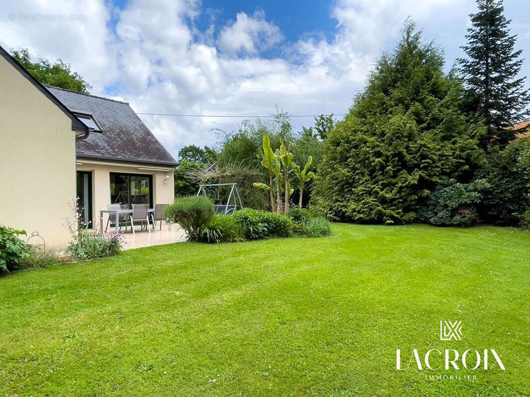 Maison à LA CHAPELLE-DES-FOUGERETZ