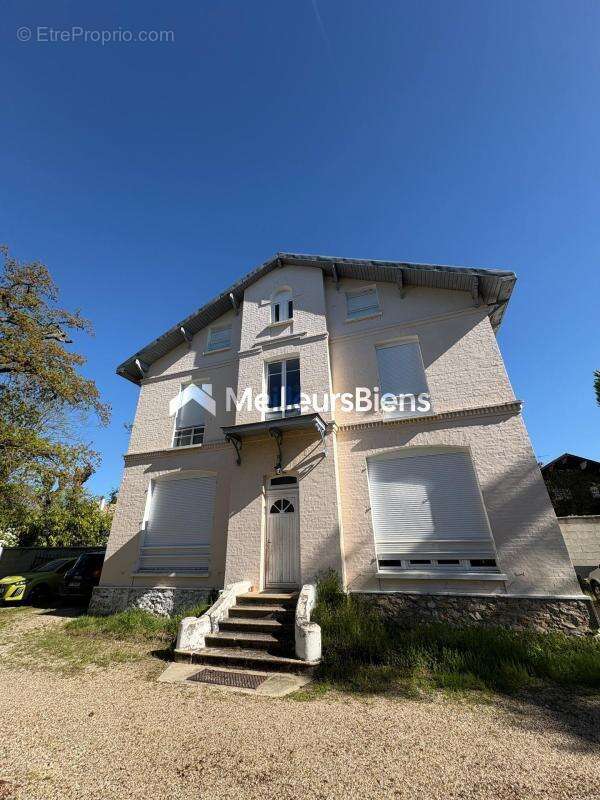 Appartement à BEAUCHAMP