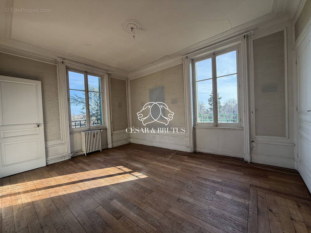 Appartement à CHARBONNIERES-LES-BAINS