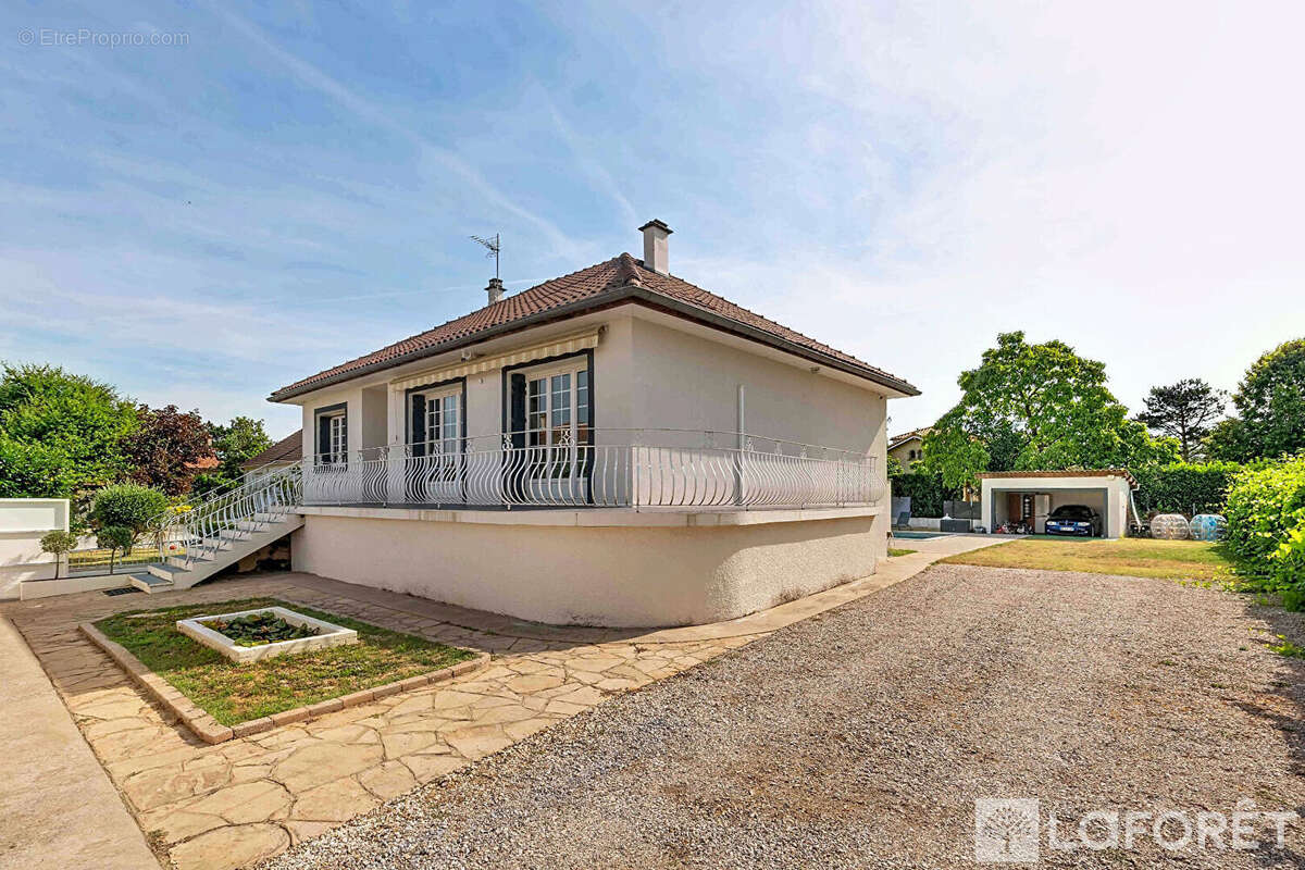 Maison Pusignan 5 pièce(s) 105.45 m2 - photo 3