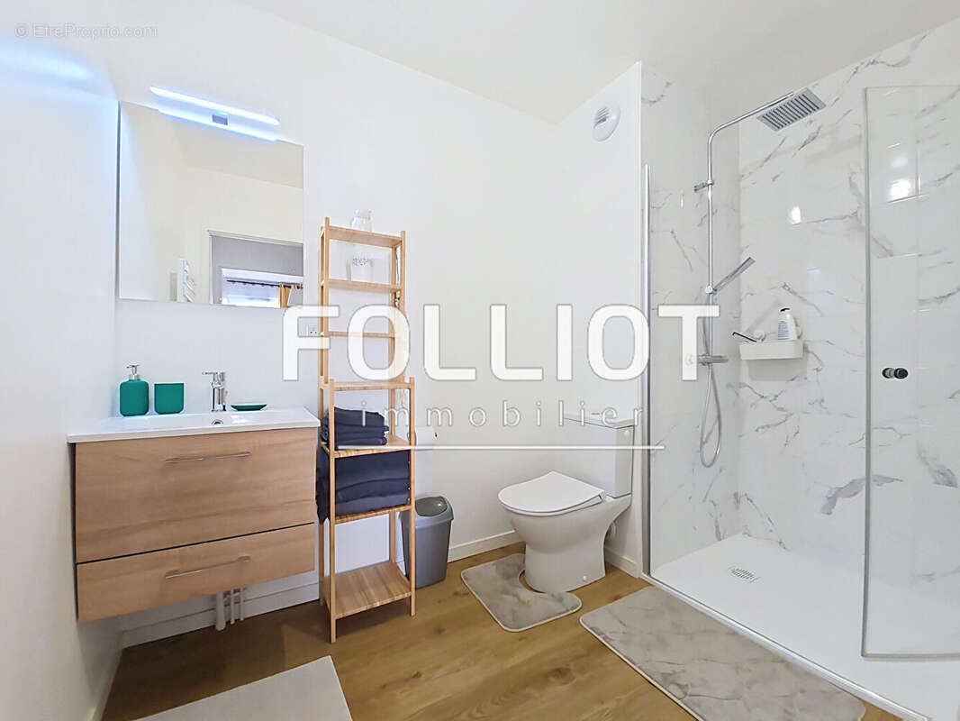 Appartement à DONVILLE-LES-BAINS