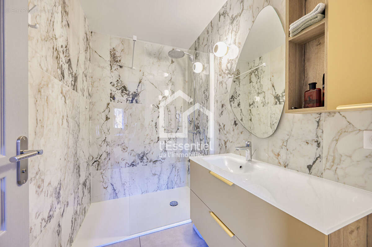 Maison à LE MESNIL-LE-ROI