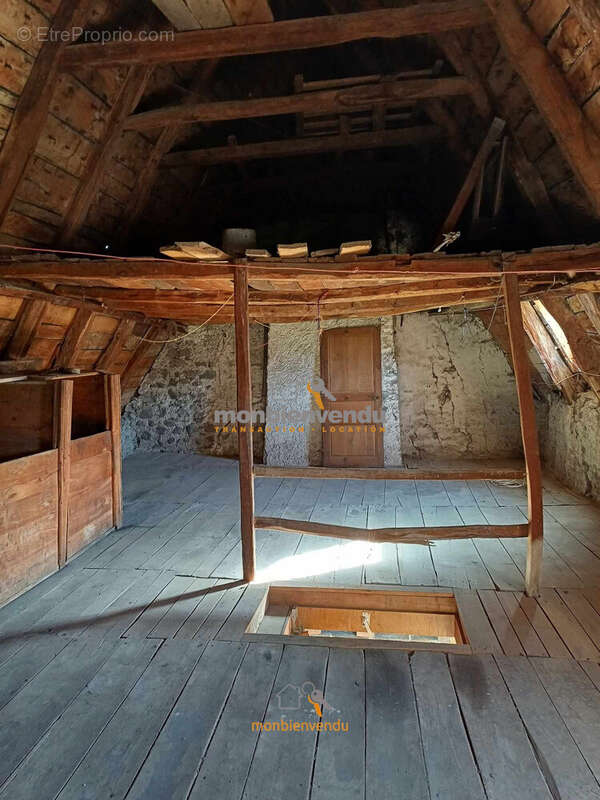 Maison 106 m² à Vic-Sur-Cere  - photo 8