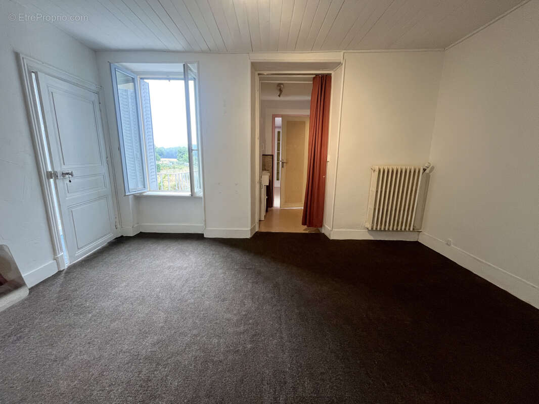 Maison à AUZAT-LA-COMBELLE