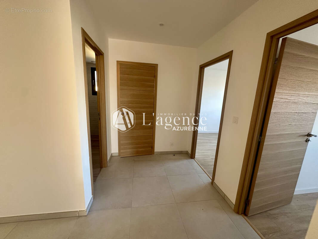 Appartement à SAINT-LAURENT-DU-VAR