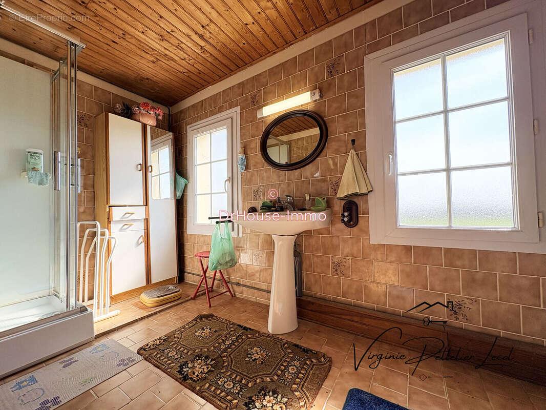 Maison 135 m² à Le Poire-Sur-Velluire  - photo 34