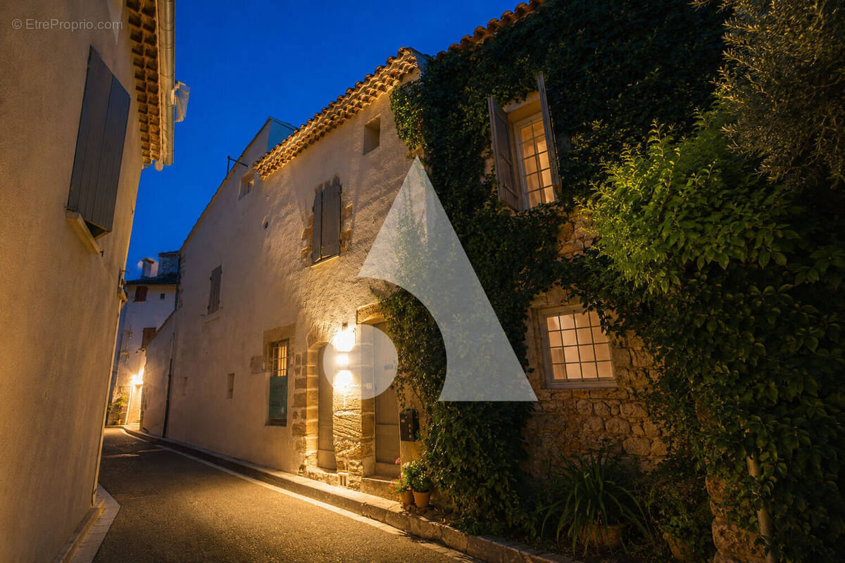 Maison à VENASQUE