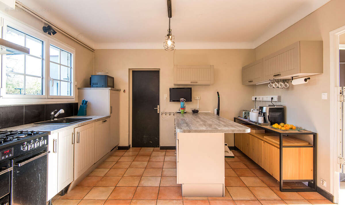 Maison à ONET-LE-CHATEAU