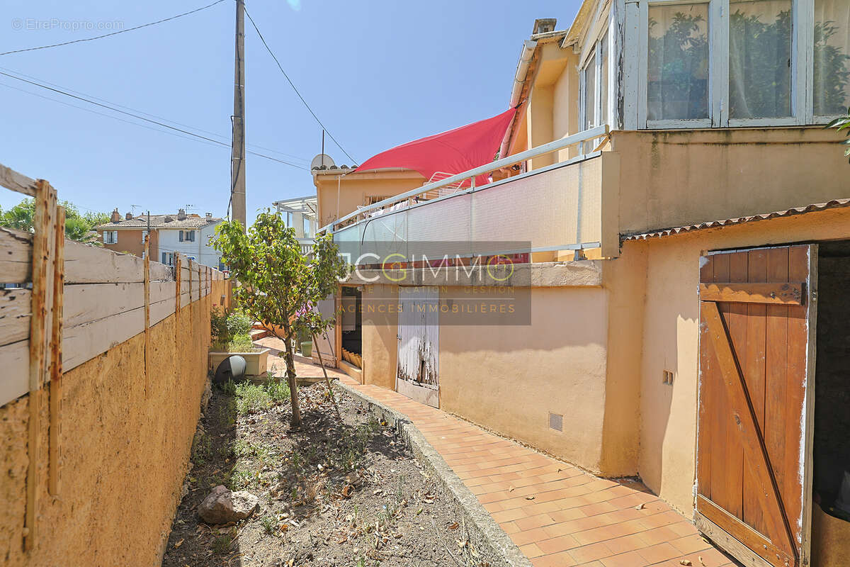 Hyeres (la bayorre) - haut de maison 101 m2 + terrasse + loggia + annexes - photo 21