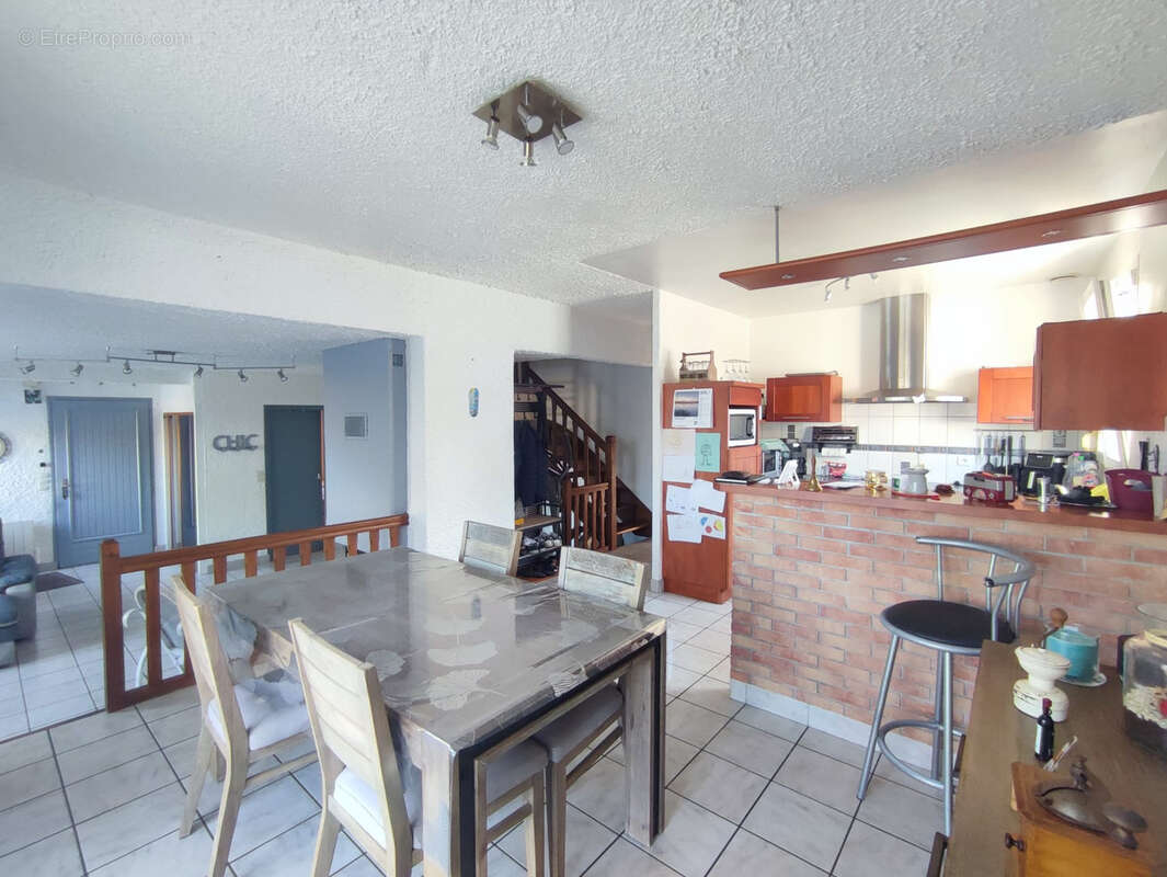 maison familiale de 4 chambres avec jardin et grand double garage - photo 6