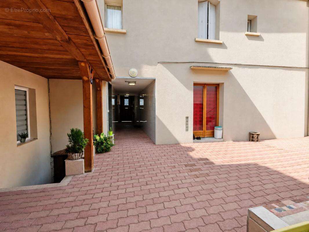 Immeuble de 14 pièces de 350 m² à Beaulieu-sur-Loire - photo 3