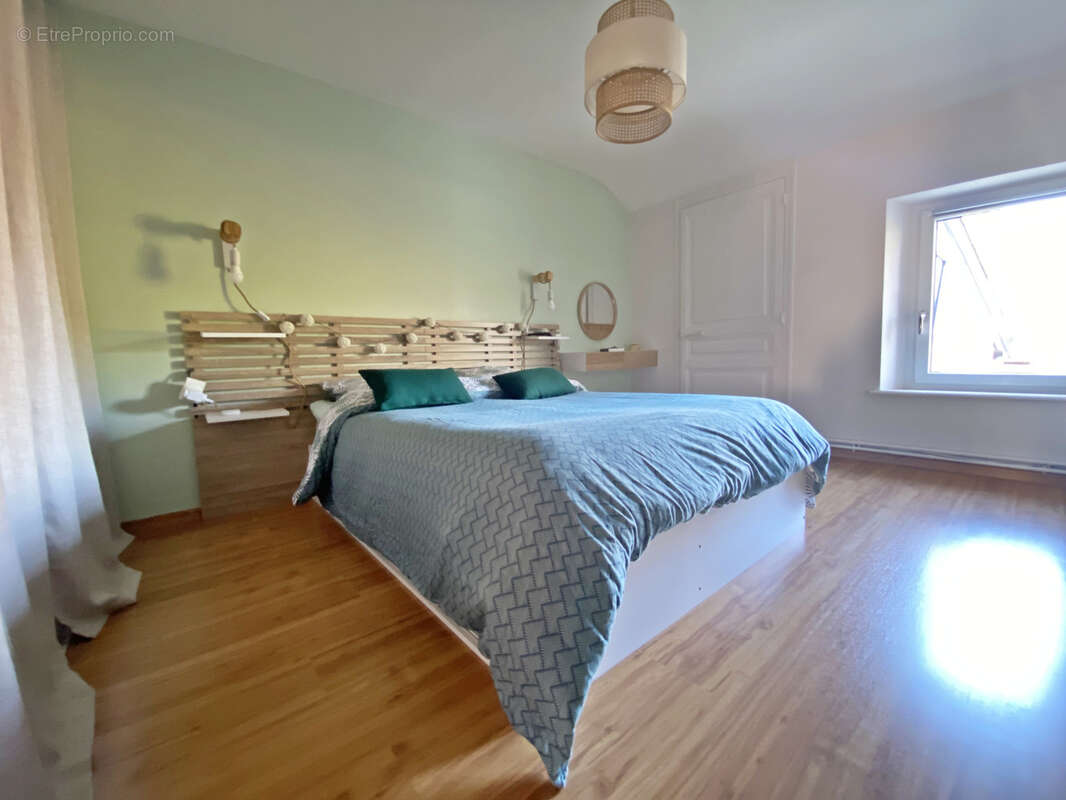 Maison à MENIL-LA-HORGNE